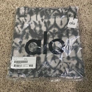Alo Yoga Shopper tote